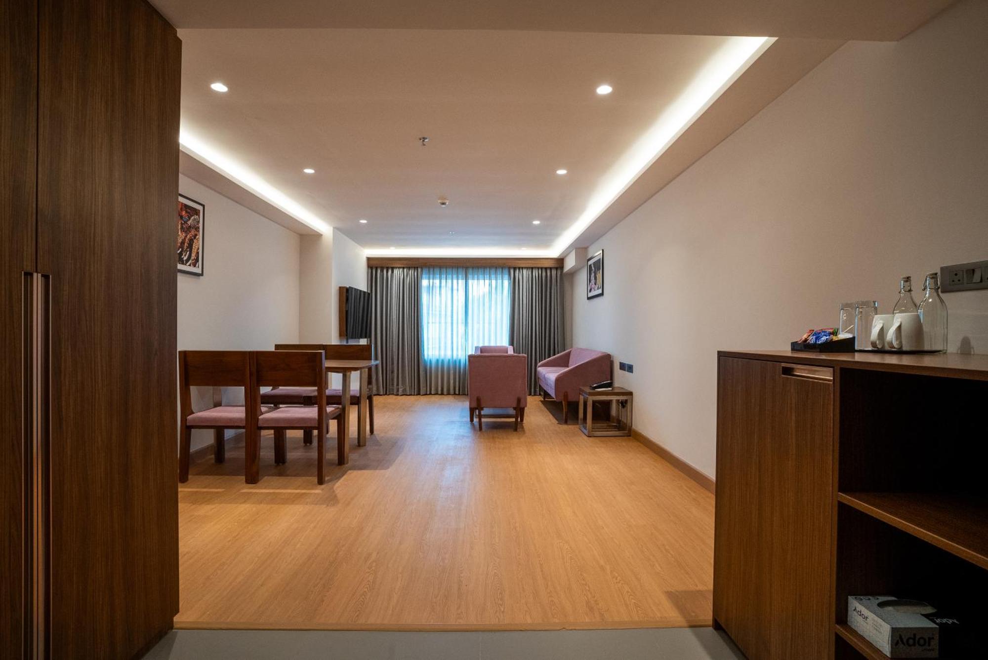 Lilac Hotel Guruvāyūr Exterior foto